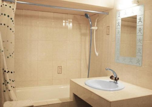 Hotel Restaurant De La Poste Mulhouse Ottmarsheim バンツェンハイム エクステリア 写真